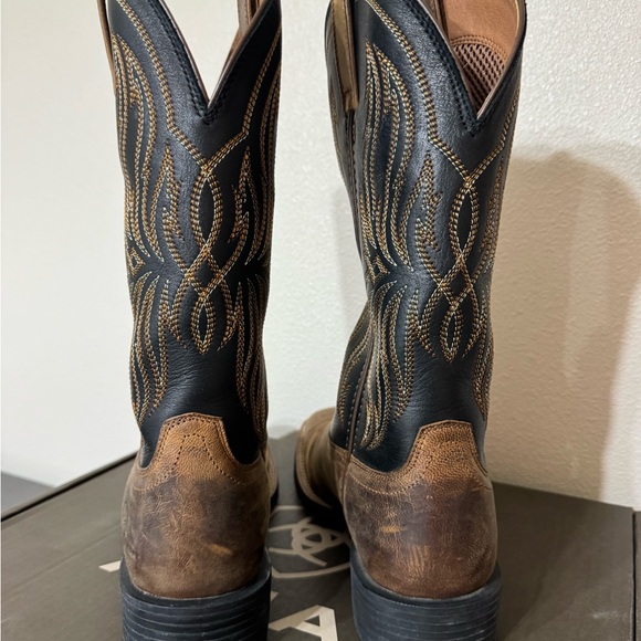 Ariat Two-Tone Western Boots - Picture 3 of 4